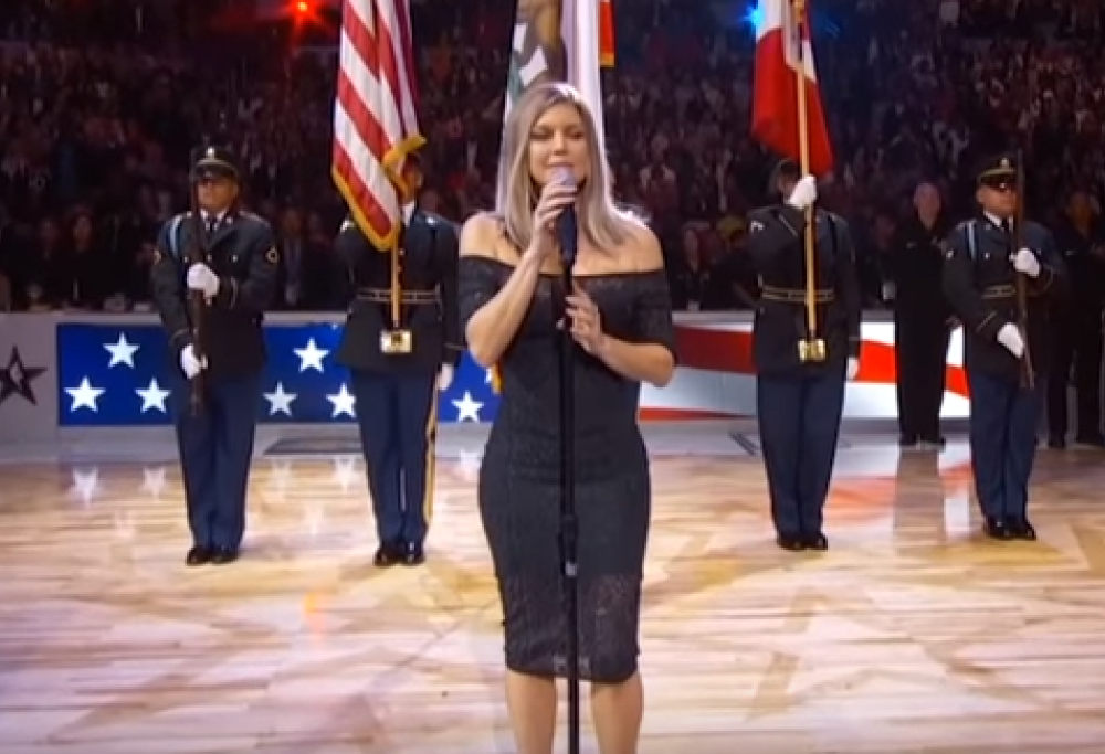 Fergie si scusa dopo il disastro all’All Star Game NBA