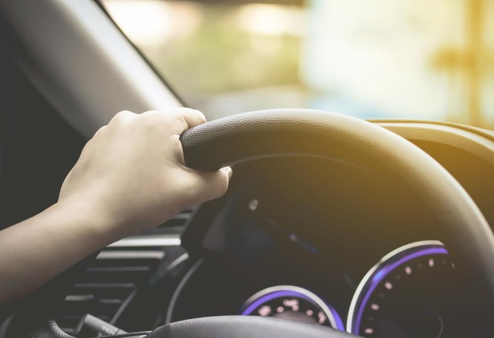 Donne al volante? Il vero pericolo sono i giovani!