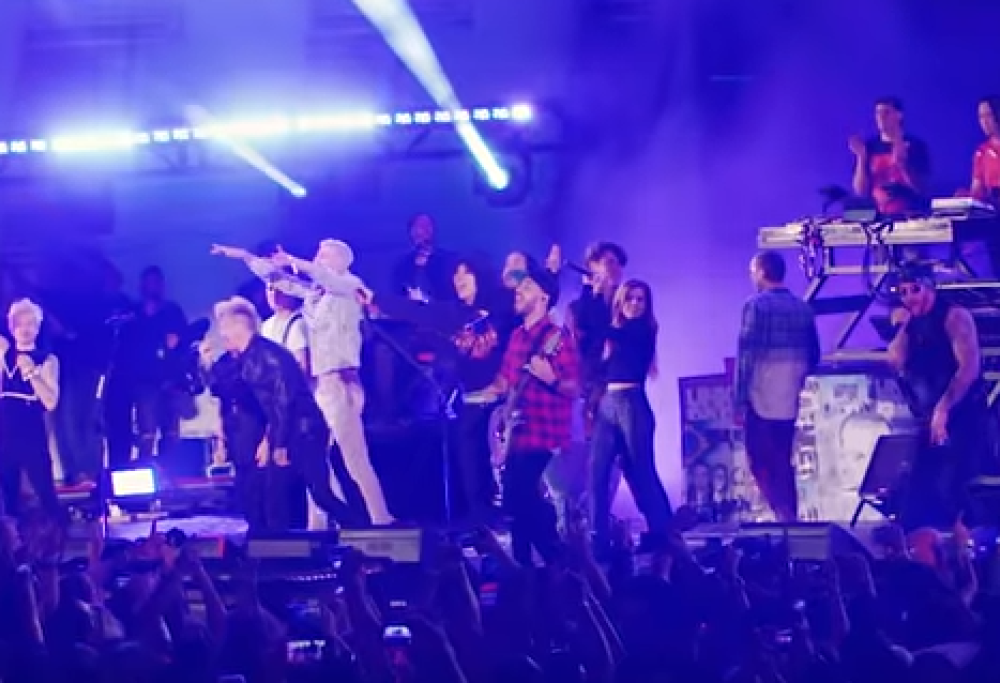 Linkin Park: i migliori momenti del concerto dedicato a Chester Bennington raccolti in un video