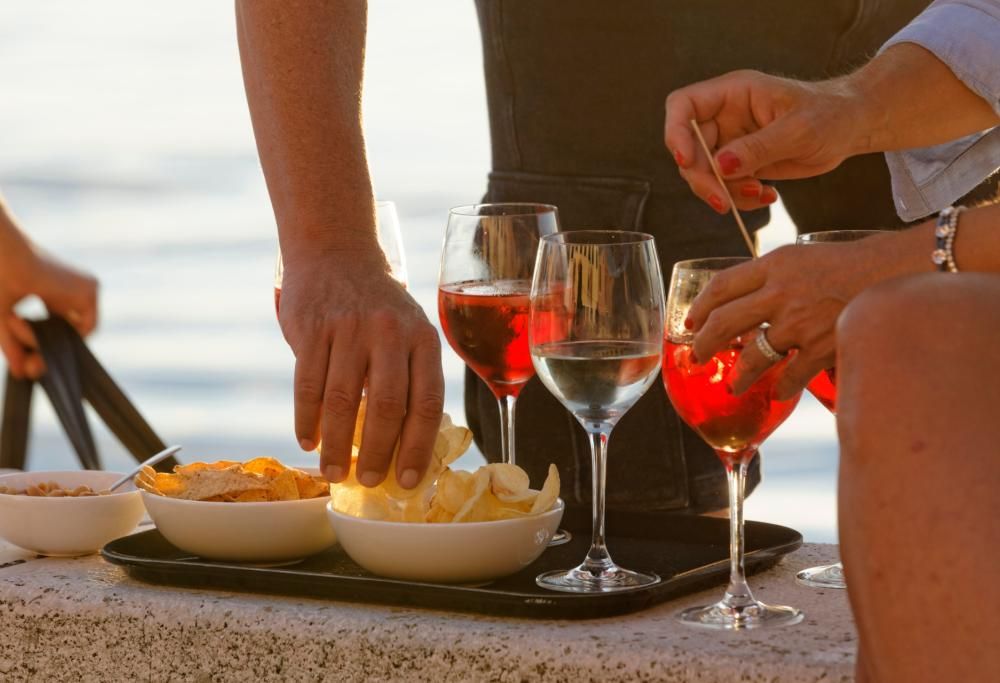 Ecco come cambia il tuo umore in base all’alcol che bevi