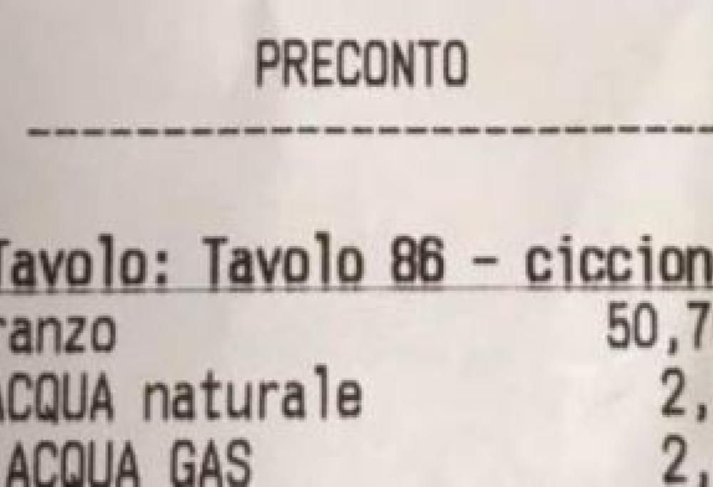 Scontrino shock al giapponese: sul conto c’è scritto “Tavolo ciccione”