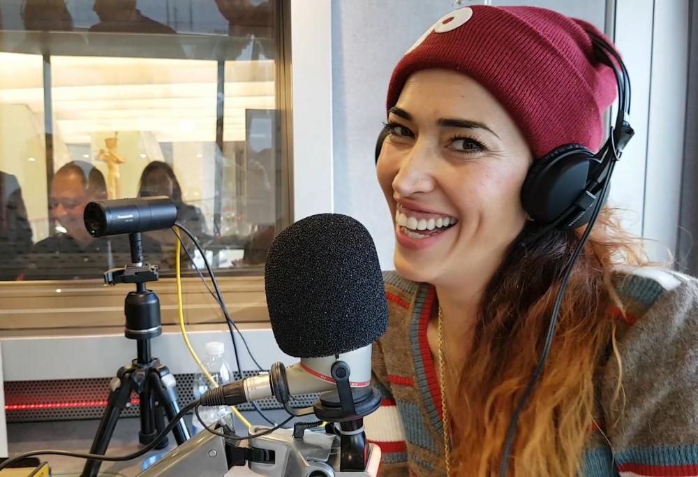 105 Take Away: Nina Zilli canta “Mi Hai Fatto Fare Tardi”