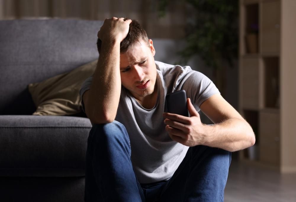 Attenzione al messaggio che blocca WhatsApp: ecco come difendersi