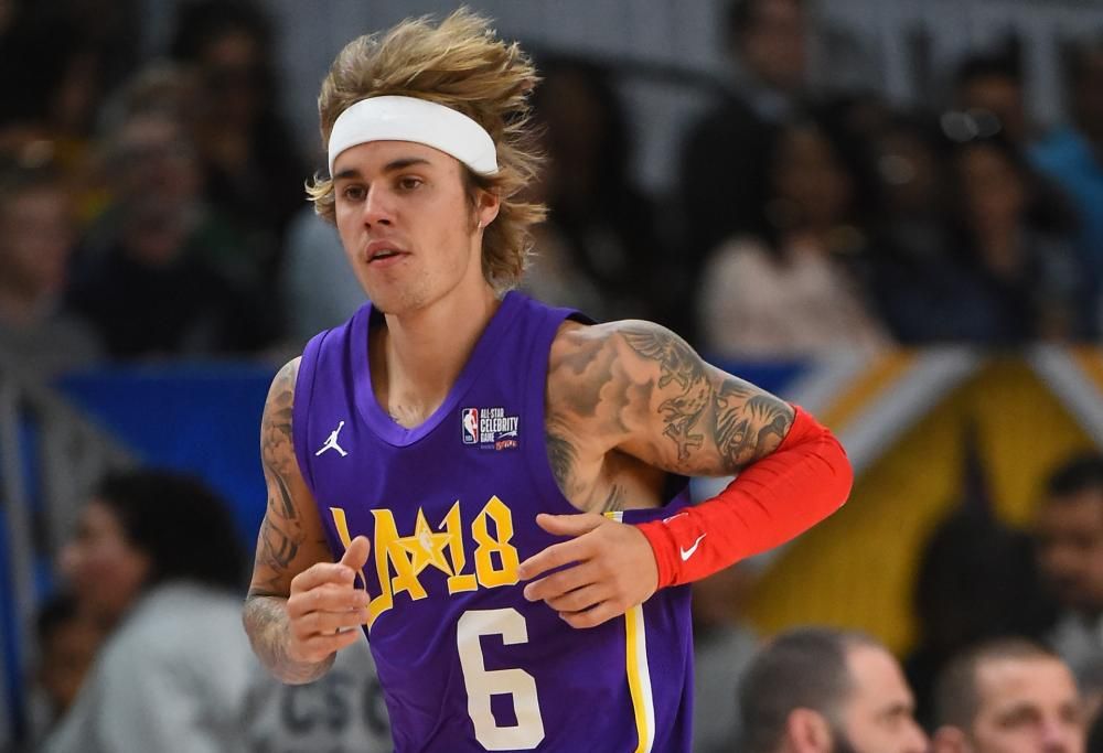 Justin Bieber vuole farsi crescere i capelli fino ai piedi