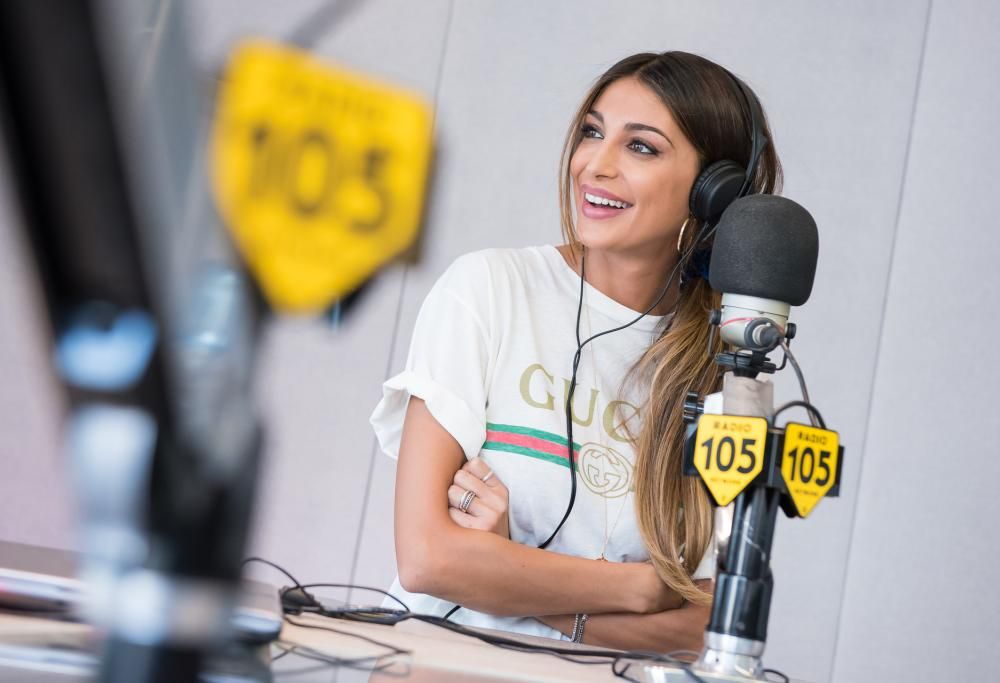 La bellissima Cristina Buccino è tornata a 105 Mi Casa: guarda le foto