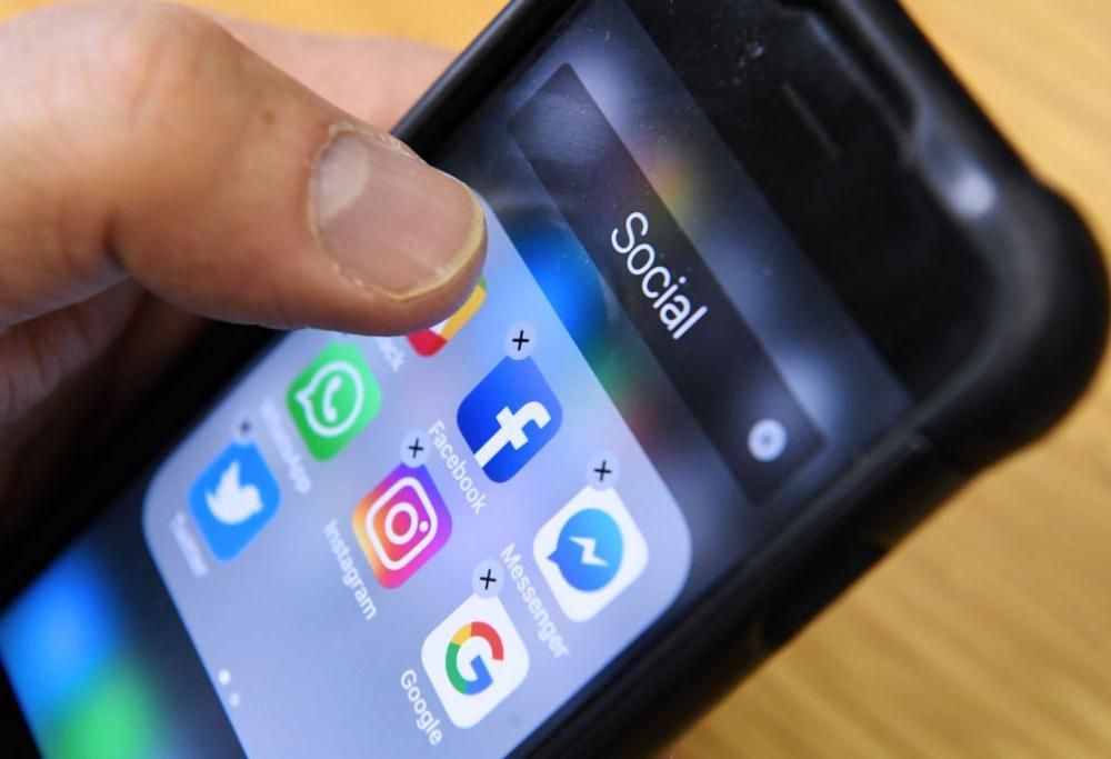 Il co-fondatore di WhatsApp consiglia di cancellare Facebook