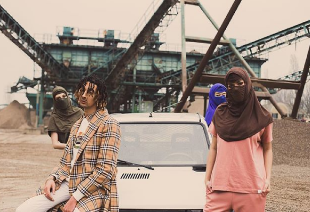 Ghali lancia il video di “Ricchi dentro”