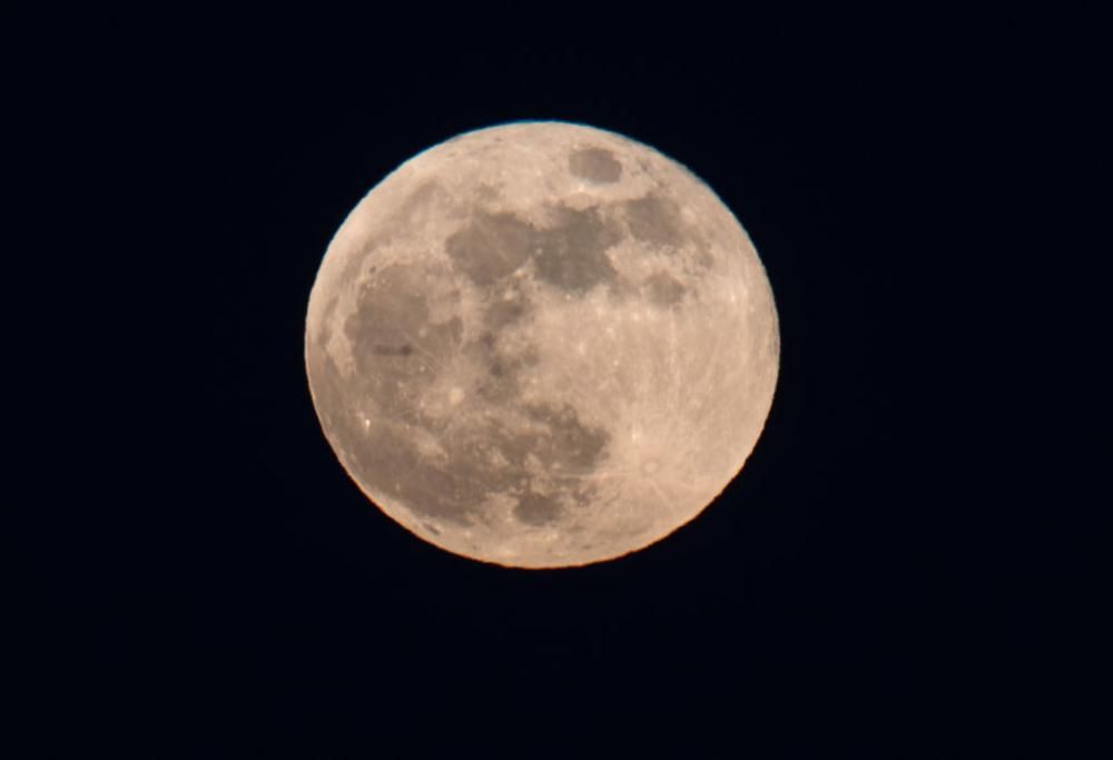 La Nasa annuncia di aver trovato l’acqua sulla Luna (e non poca)