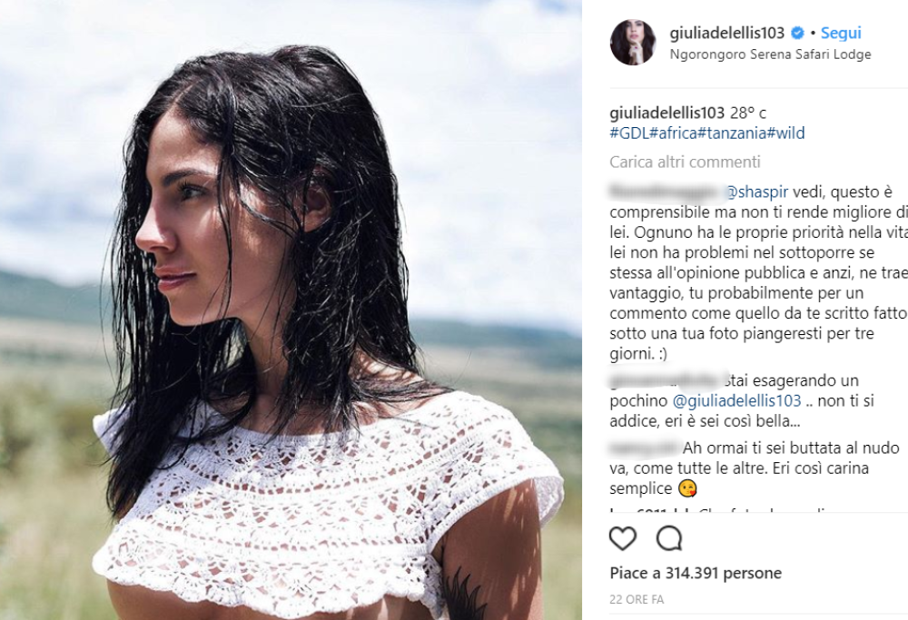 Giulia De Lellis a seno nudo durante il safari: i fan non gradiscono