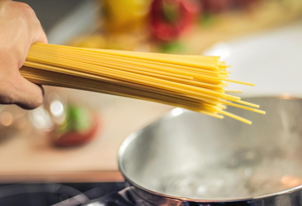 Ecco perché gli spaghetti non si spezzano in due