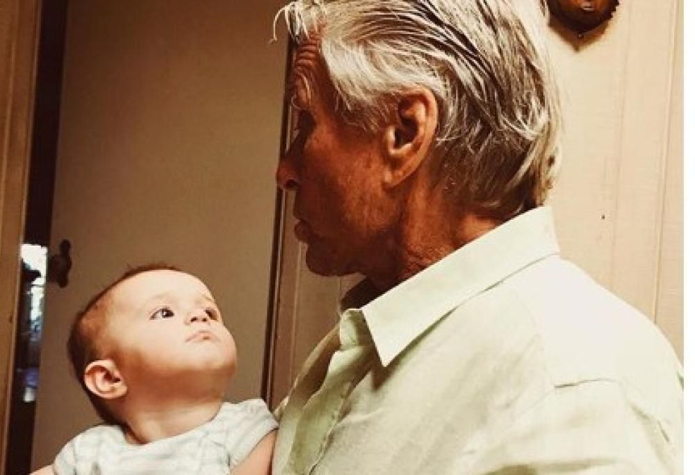 Michael Douglas pazzo d’amore per sua nipote Lua