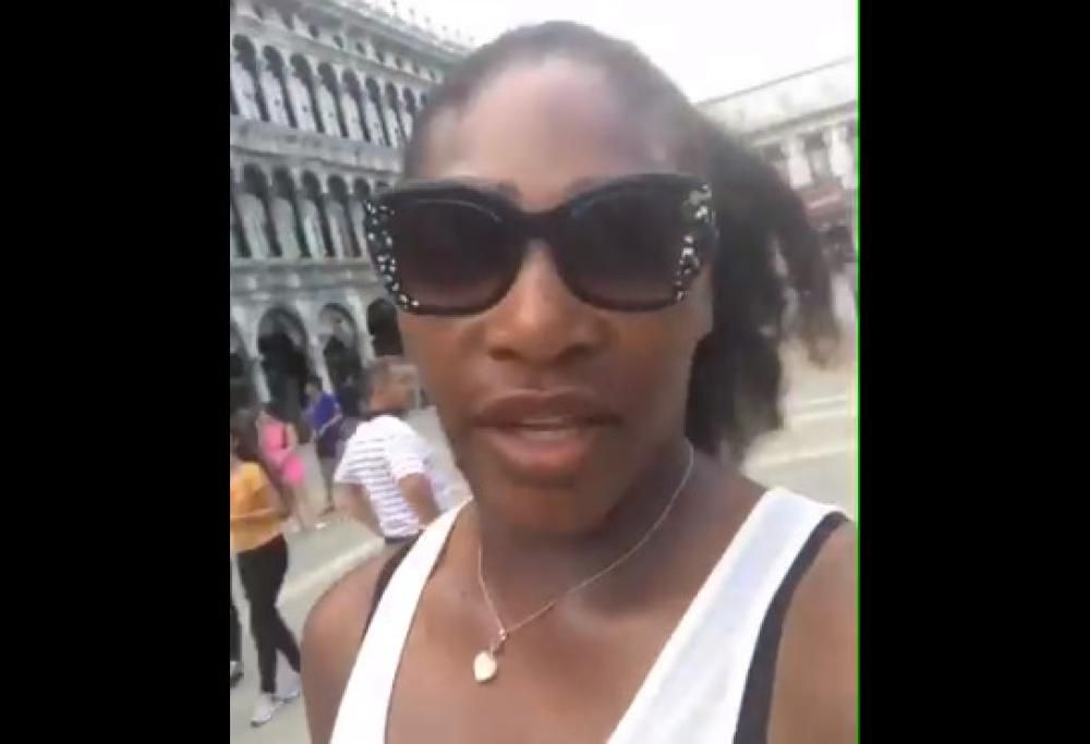 Serena Williams sotto al campanile di San Marco a Venezia: “Quella è la torre di Raperonzolo”