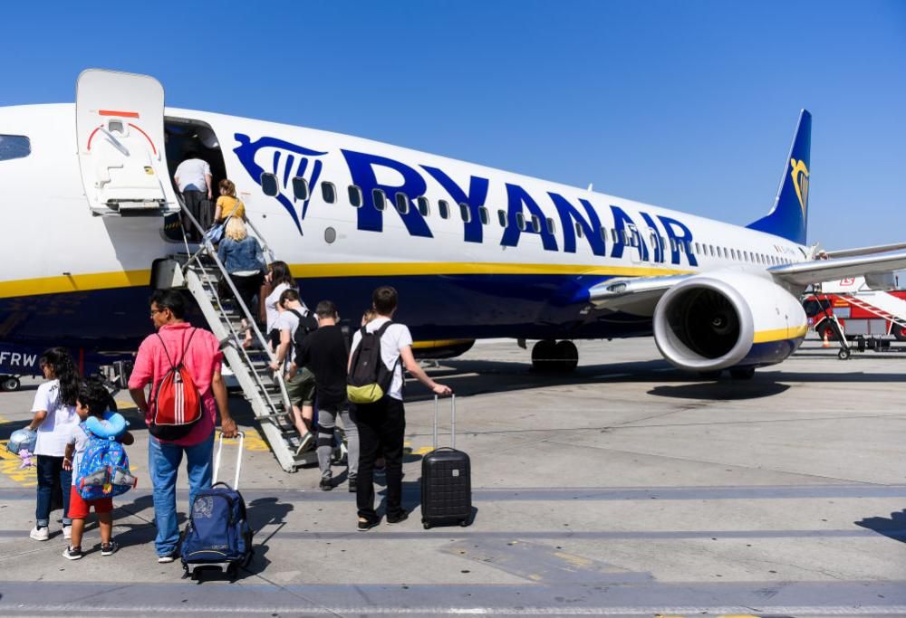 Ryanair: volano schiaffi tra due sorelle, il comandante blocca la partenza