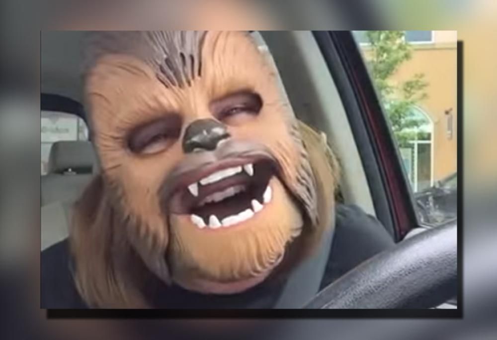 MAMMA CHEWBACCA E LA RISATA IGNORANTE CHE CONTAGIA L’INTERNET!
