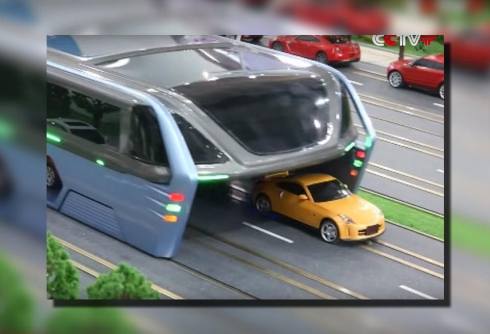 DIRETTAMENTE DALLA CINA, IL BUS CHE SCAVALCA IL TRAFFICO!