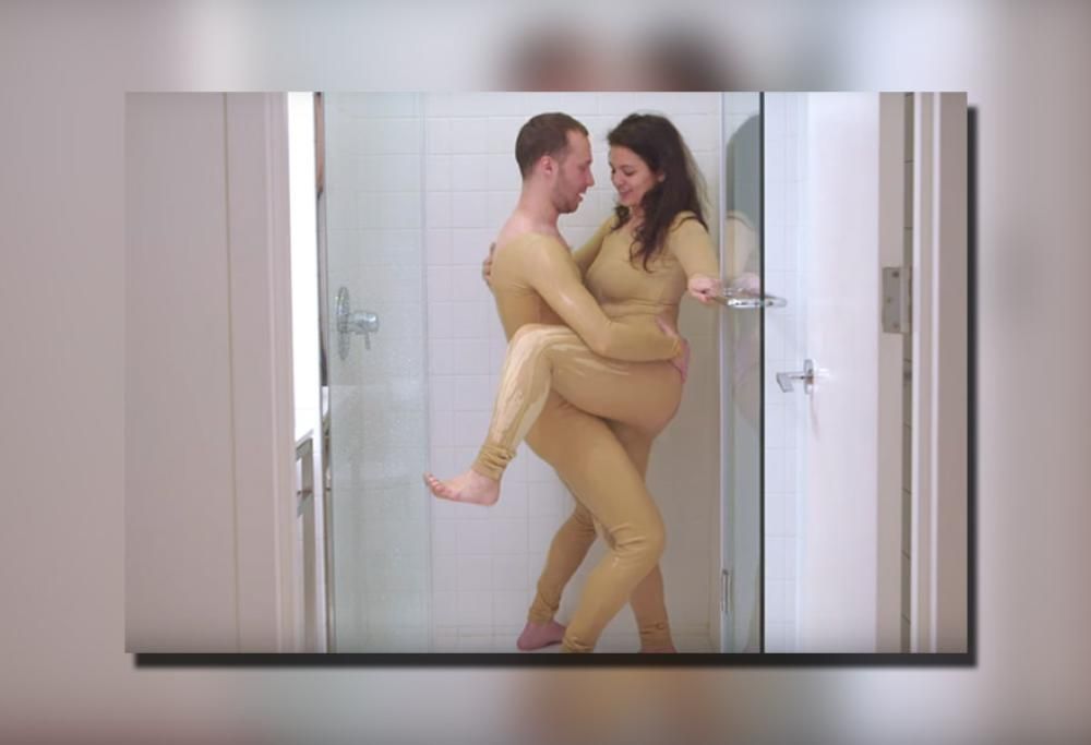 QUALI SONO LE POSIZIONI MIGLIORI E PEGGIORI PER FARE ZOZZERIE IN DOCCIA? (VIDEO CON POSIZIONI ZOZZE)