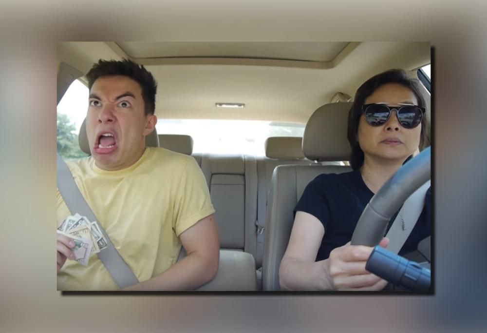 QUANDO HAI UN FIGLIO TUTTO PAZZO E PARTE LA SUA CANZONE PREFERITA IN AUTO! (VIDEO IGNORANTE)