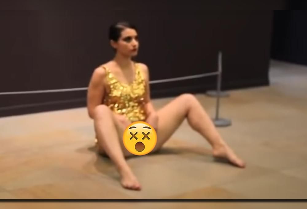 ARTISTA RIPRODUCE “LE ORIGINI DEL MONDO” MOSTRANDO LE PARTI INTIME AL MUSEO! (V.M.18)