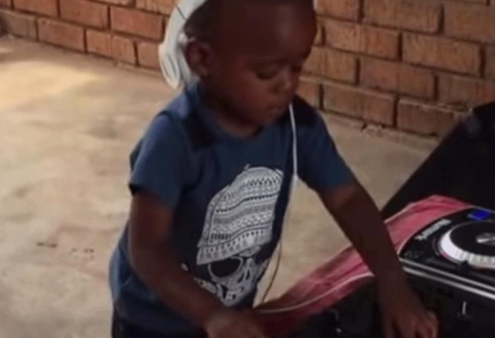 Dj Arch. 3 anni ed è già un Dj fenomenale!