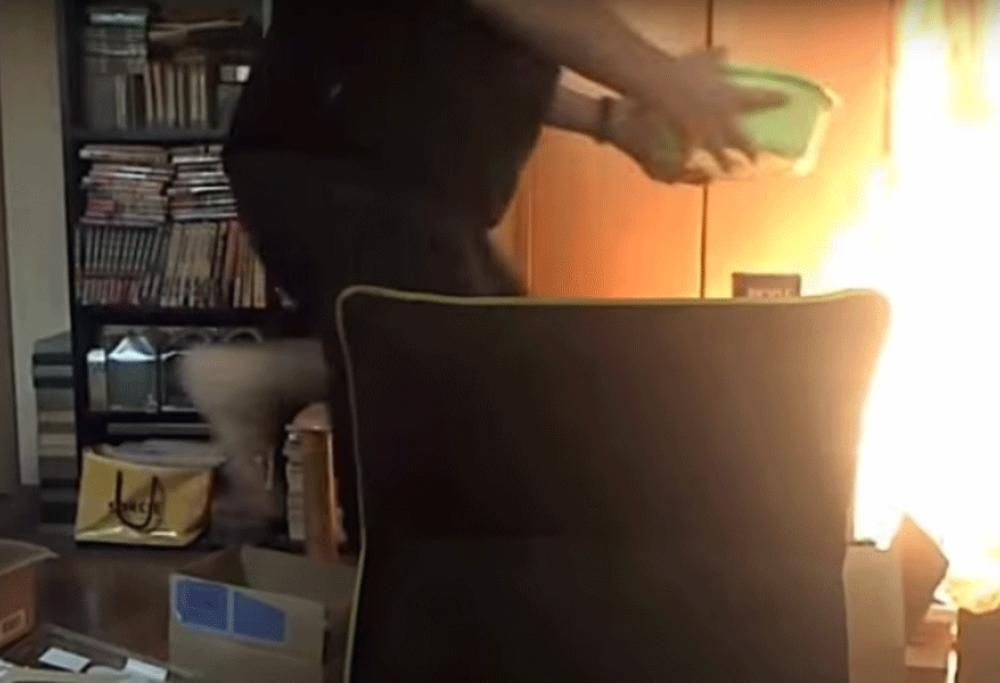 Brucia per sbaglio la stanza mentre gioca a Minecraft in Streaming su Twitch! Il Video diventa Virale