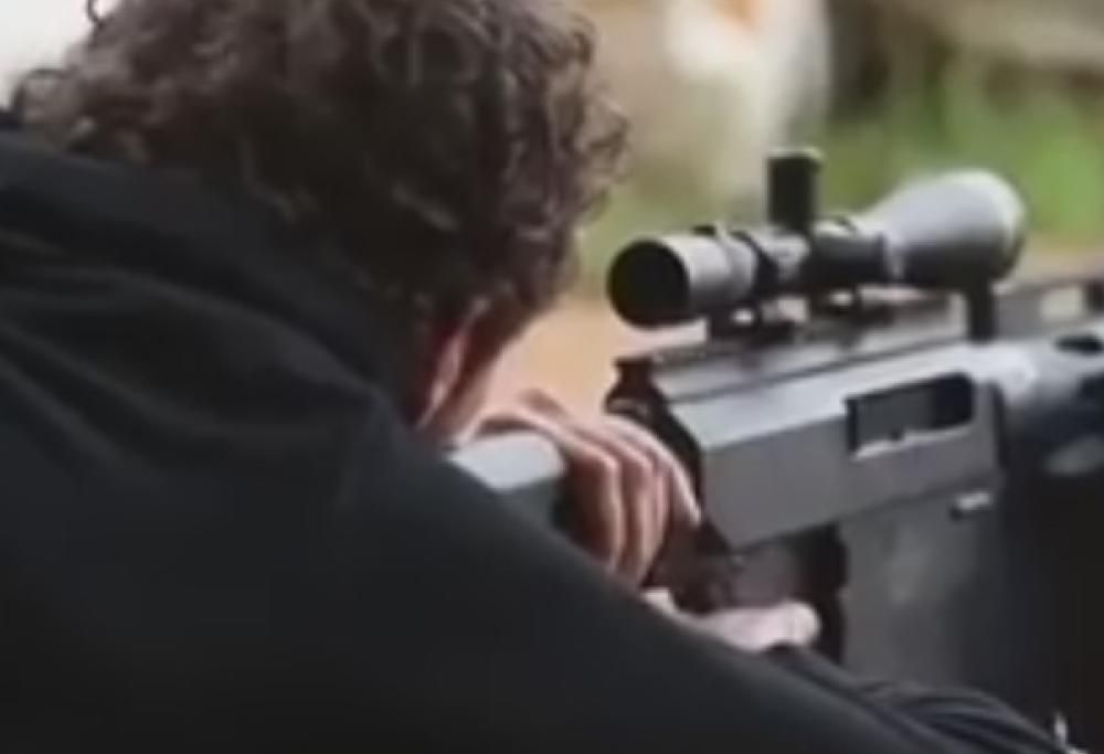 Valentino Rossi si sta preparando per Valencia a colpi di fucilate (VIDEO)