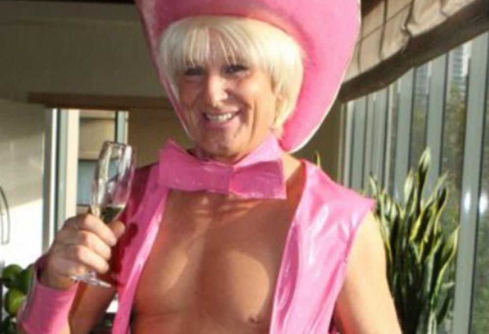 Pricasso, il pittore che crea ritratti con il suo pene! (VIDEO)