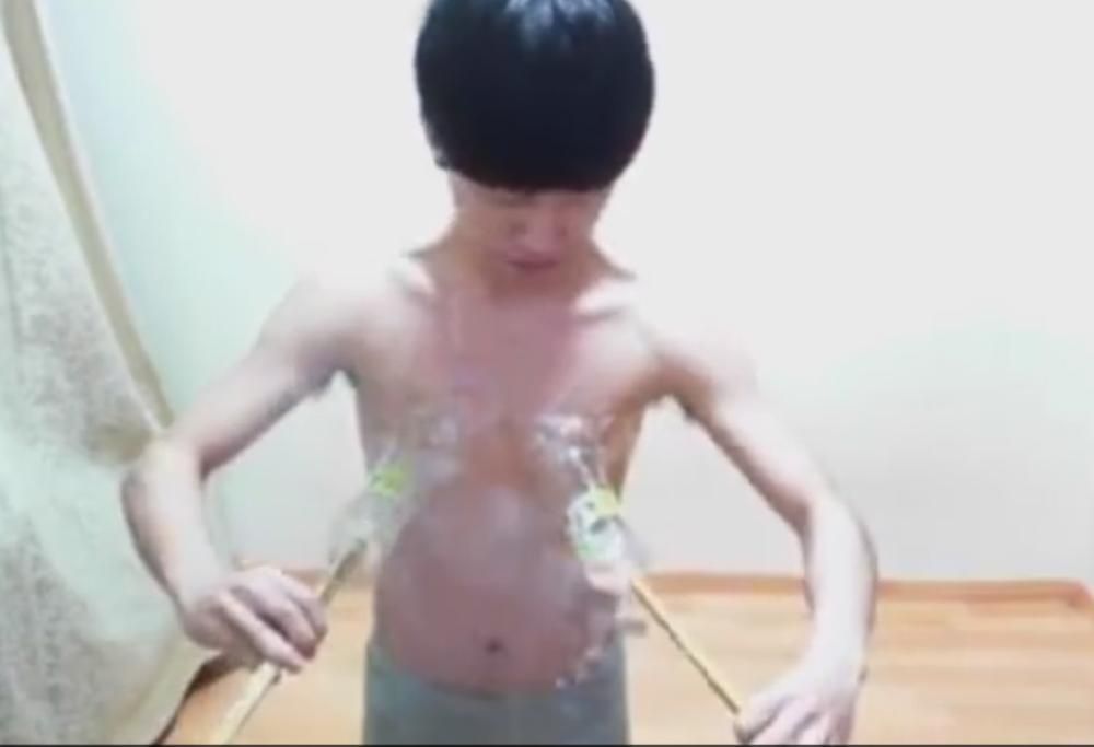 IL COGLIONAZZO DEL GIORNO: Solo due parole, fuochi d’artificio e capezzoli!