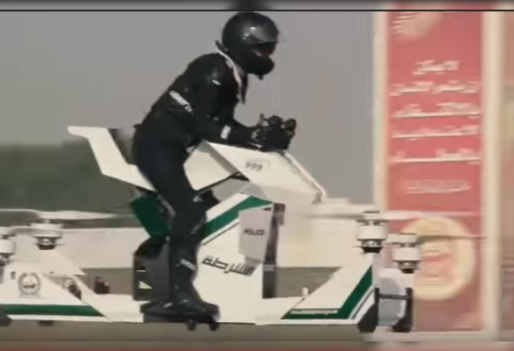 A DUBAI ARRIVA IL PRIMO POLIZIOTTO IN HOVERBIKE!