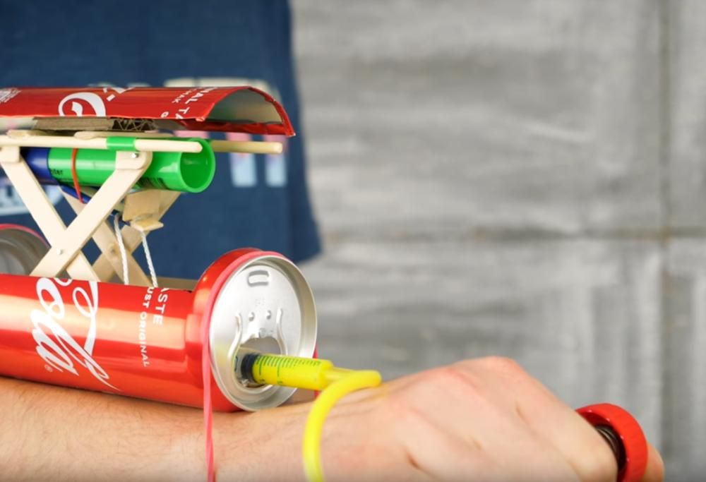 COME COSTRUIRE UNA COCACOLA SPARA PROIETTILI!