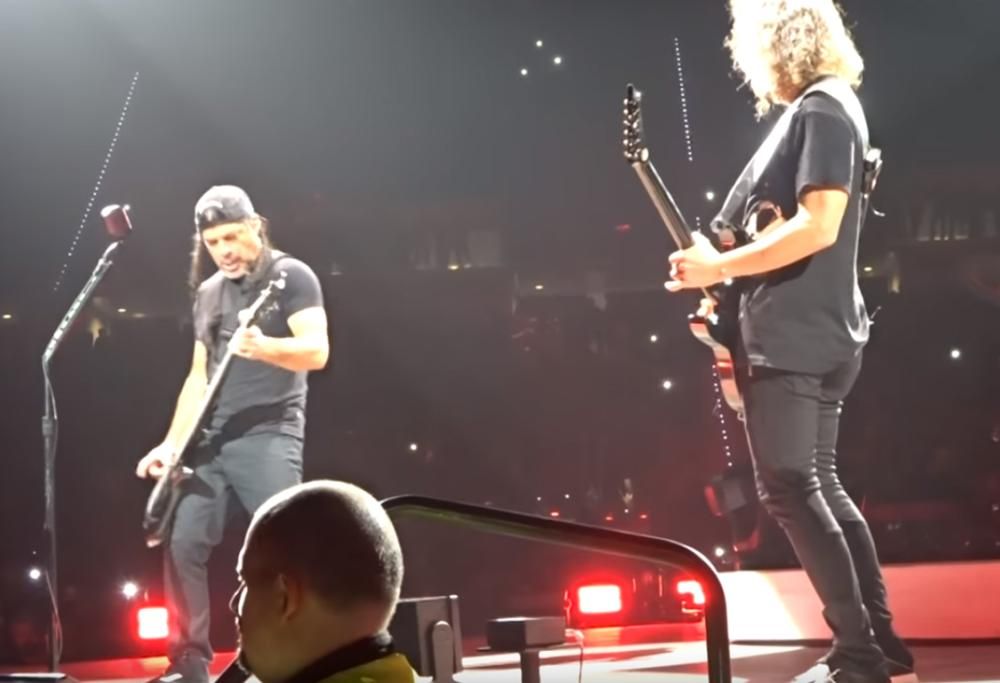 I METALLICA OMAGGIANO VASCO ROSSI IN CONCERTO SUONANDO “C’E’ CHI DICE NO”