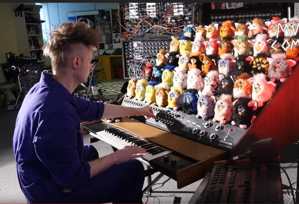 UN FURBI ORGANO: Lo strumento realizzato con dei Furbi altamente destabilizzante