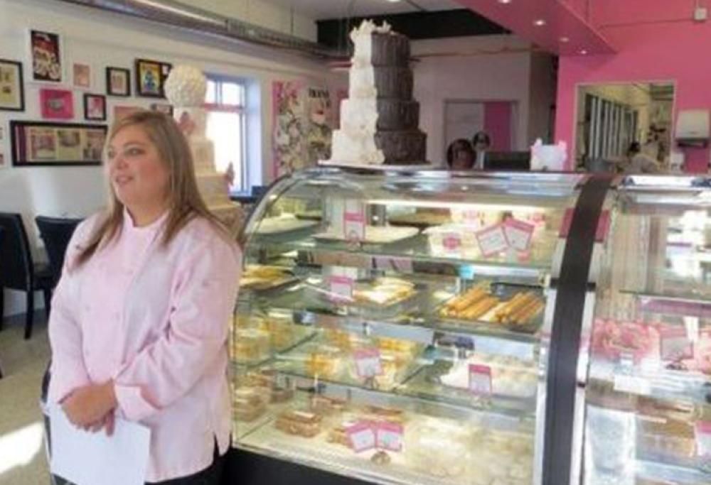 Non vuole scrivere frasi contro i gay: denunciata per “Discriminazione Religiosa”