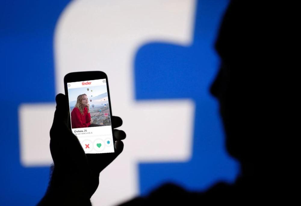 FACEBOOK COME TINDER: UNA NUOVA FUNZIONALITA’ VI PERMETTERA’ DI SCOP… DI FARE CONOSCENZE!