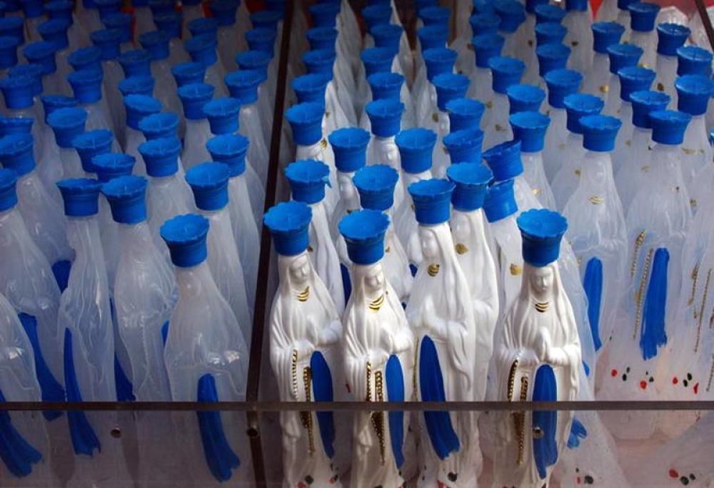 TRAFFICO DI BOTTIGLIE DI ACQUA SANTA, ACCADE A GIULIANOVA.