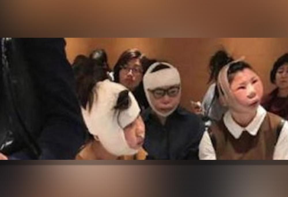 3 DONNE BLOCCATE IN AEREOPORTO DOPO IL RITOCCHINO: “NON SONO LE STESSE DEL PASSAPORTO”