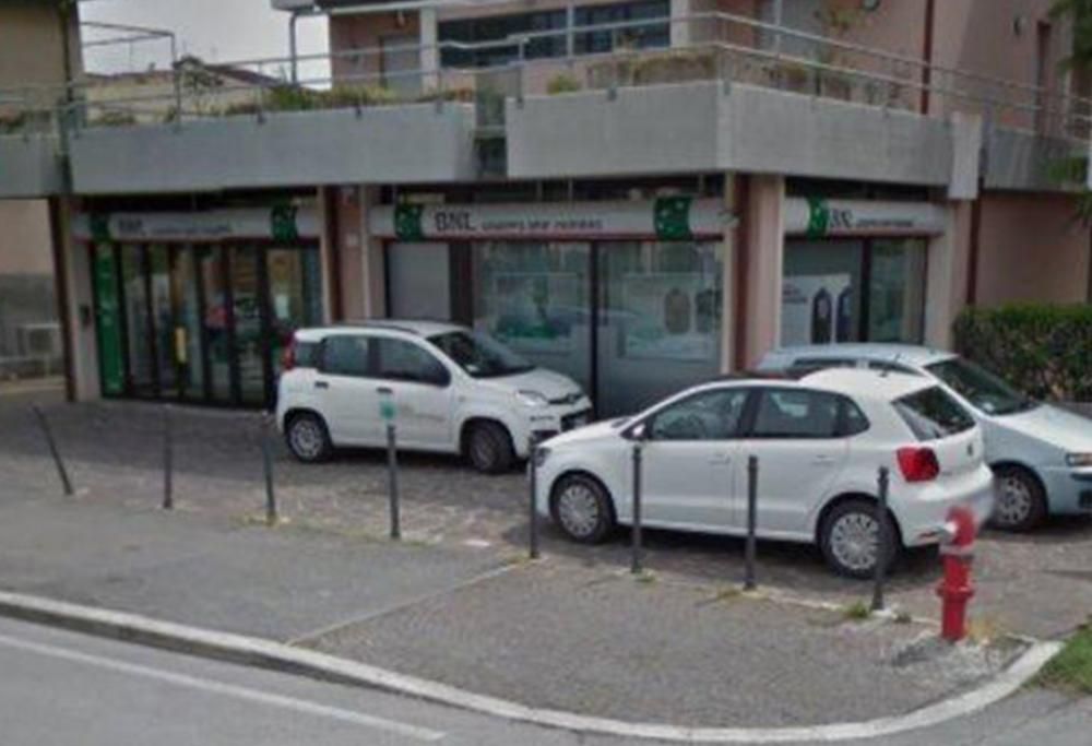 RAPINATORE CONFONDE UN’AGENZIA PER UNA BANCA: SI SCUSA E SE NE VA
