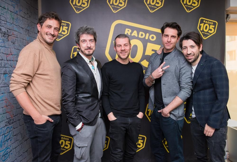 Il cast del film “L’agenzia dei bugiardi”, le foto dell’intervista a 105 Mi Casa