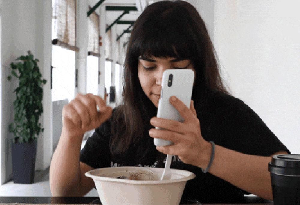 Trasforma il tuo smartphone in un cucchiaio e in una forchetta!
