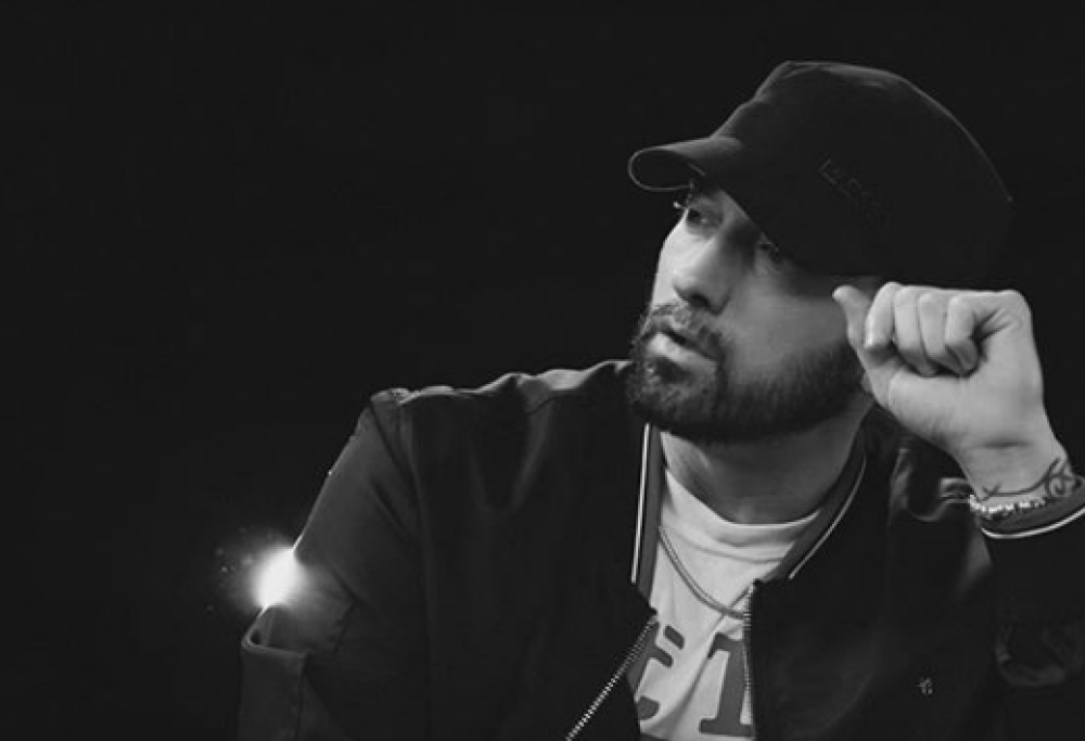 Eminem pubblica un nuovo album a sorpresa: cita anche l’attentato a Manchester