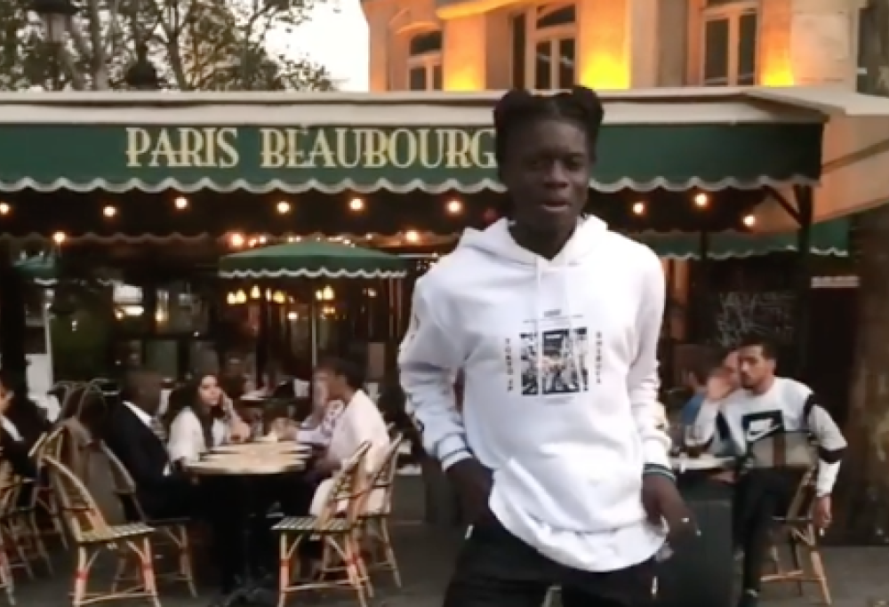 Ballava il Moonwalk per strada a Parigi, grazie a Instagram ora è una star