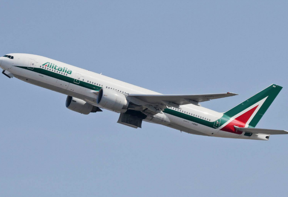 Tragedia su un volo New York-Roma: morto un passeggero