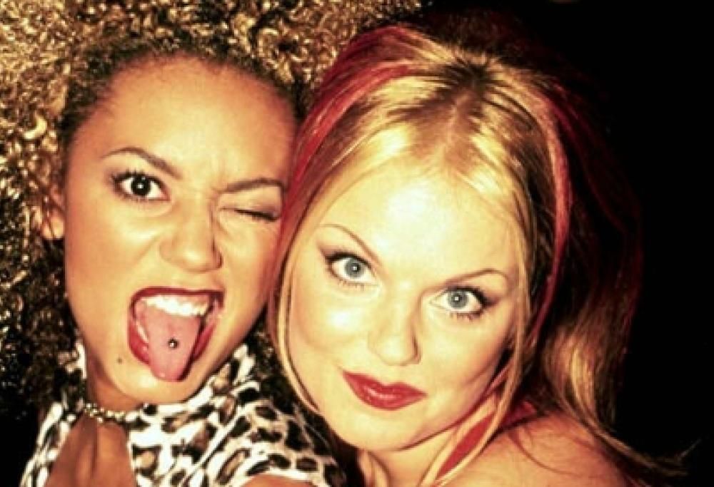Spice Girls, Geri replica amareggiata: “Mai fatto sesso con Mel B!”