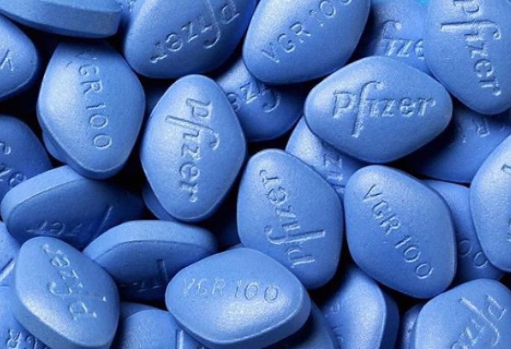 I fumi della fabbrica di Viagra rendono gli abitanti “focosi” in una città irlandese