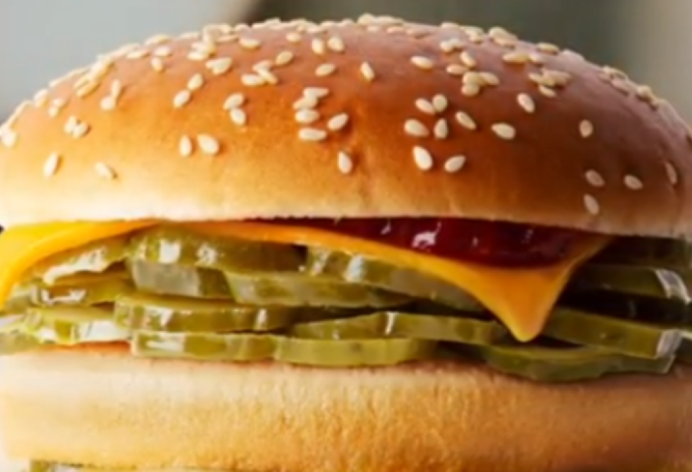McDonald’s ed il suo pesce d’Aprile: ora i clienti vogliono davvero l’Hamburger con solo sottaceti!