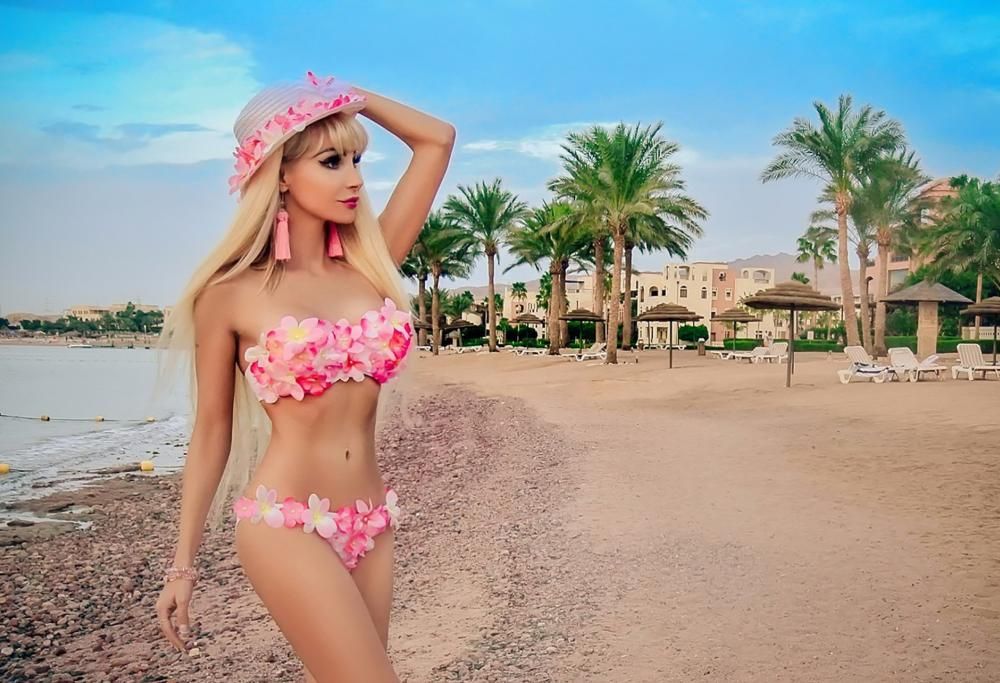 Ha una collezione di 1520 Bambole: donna vuole cambiare cognome in Barbie!