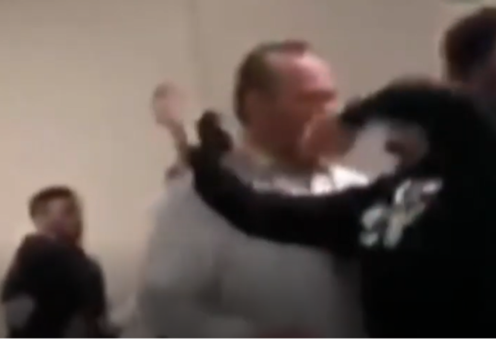 Studente arrestato per aver tentato la RKO del Wrestling  contro il preside della scuola!