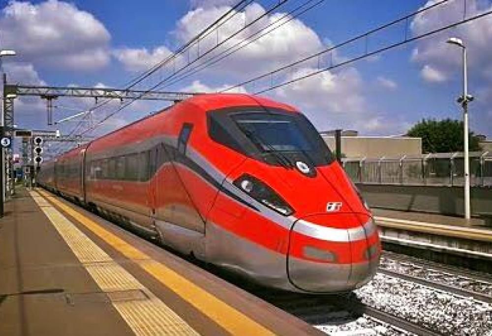 Positivo al Covid, non rispetta l’isolamento e viaggia per l’Italia in treno