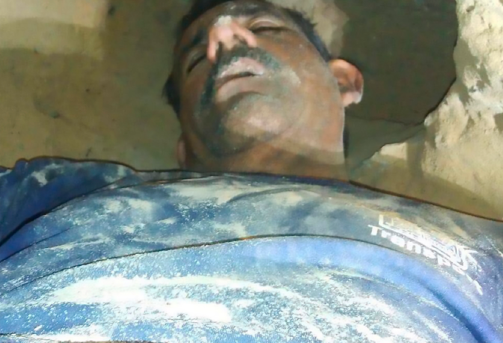 Uomo incastrato nel tunnel che aveva scavato per spiare l’ex fidanzata!