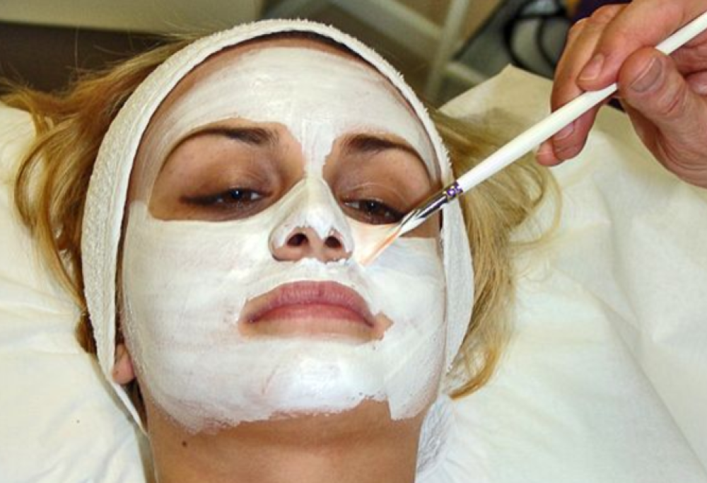 Maschere di sperma per rimanere più giovani: lo dice la Stylist delle Star!