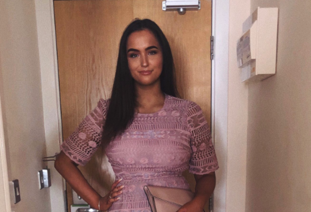 Uomo critica una ragazza su Tinder per un vestito e ASOS interviene in modo epico